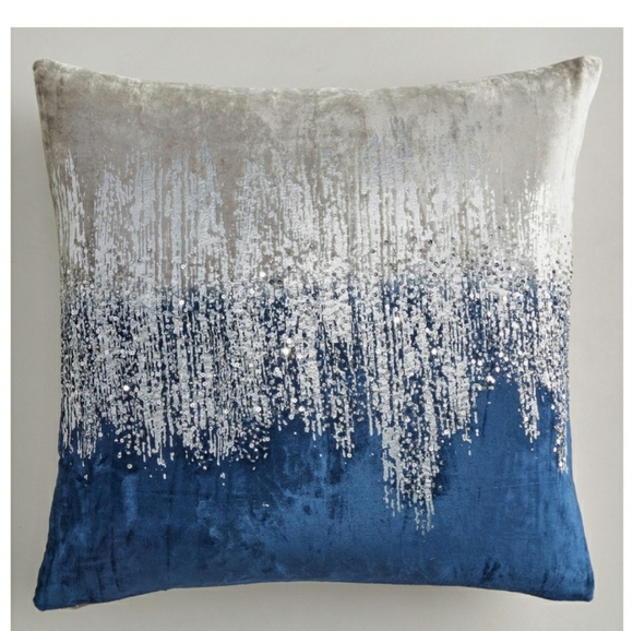 Brand New Gorgeous high end stunning pillow. 22" - Picture 3 of 4